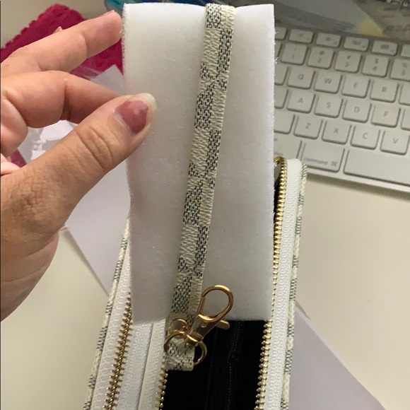 Zuri BEIGE Wallet - Picture 8 of 8